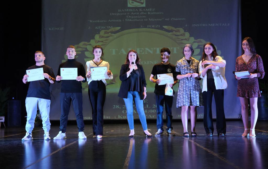 Zhvillohet finalja e “Konkursit Artistik të Shkollave të Mesme 2022”, në Pallatin e Kulturës “Artan Cuku”! Cmime për çdo zhaner dhe performancën më të mirë