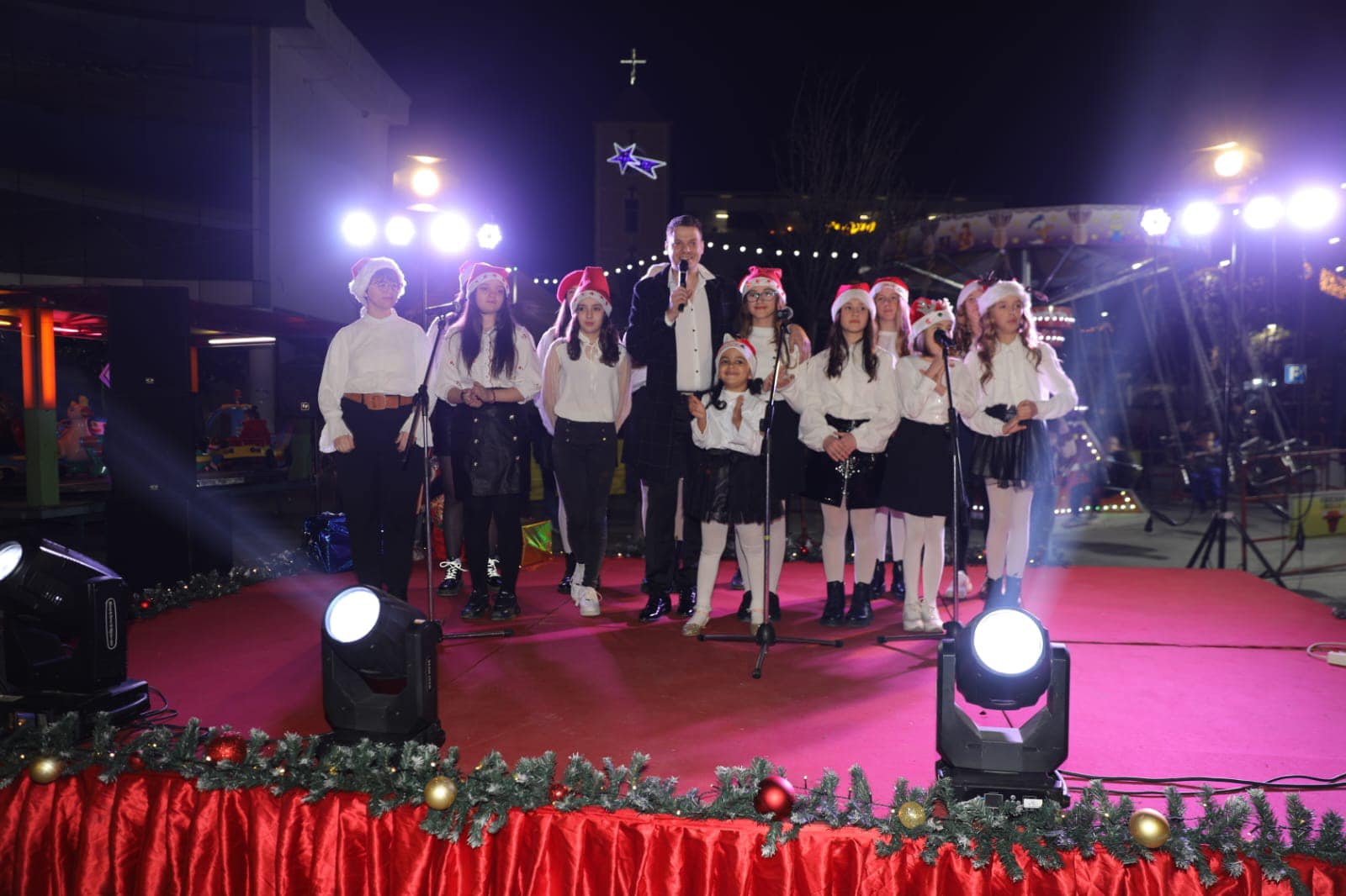 Argëtim, kënaqësi dhe atmosferë fantastike, gjatë Koncertit të Krishtlindjeve në Kamëz